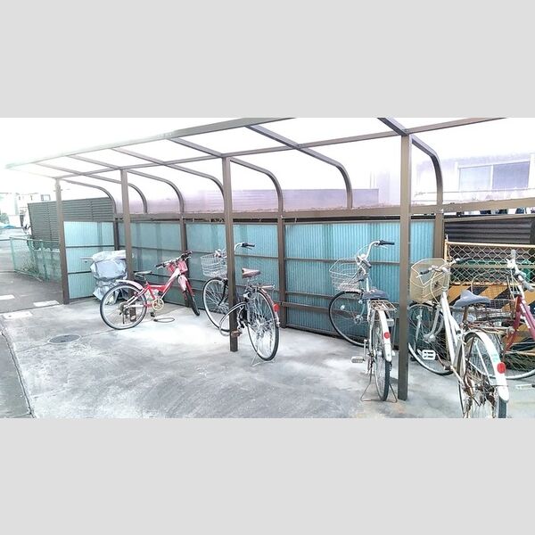 現地周辺 (駐輪場)