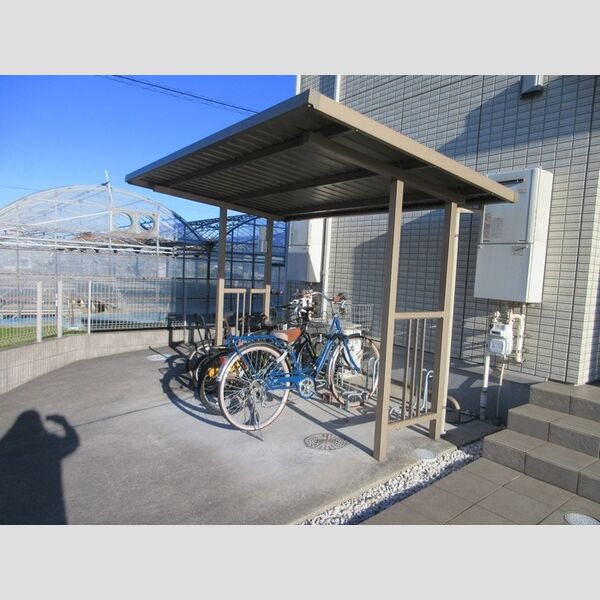 現地周辺 (駐輪場)