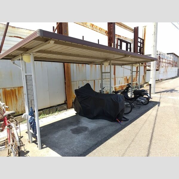 現地周辺 (駐輪場)