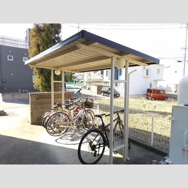 現地周辺 (自転車置き場)