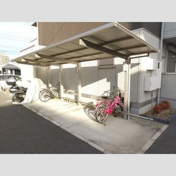 現地周辺 (駐輪場)