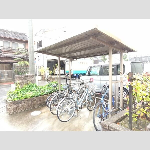 現地周辺 (駐輪場)