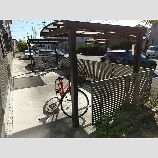 現地周辺 (自転車置き場)