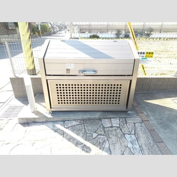 現地周辺 (ゴミ置き場)