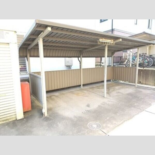 現地周辺 (駐輪場)