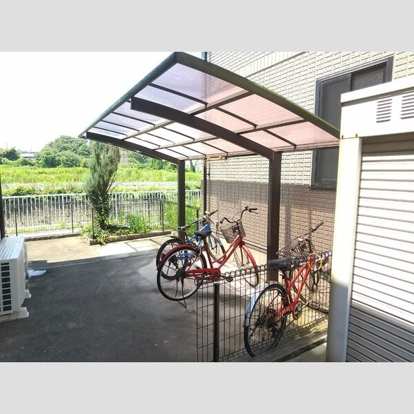 現地周辺 (駐輪場)