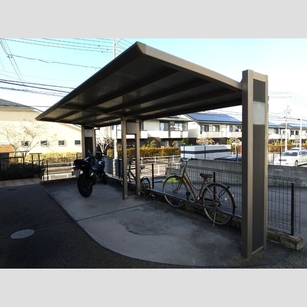 現地周辺 (自転車置き場)