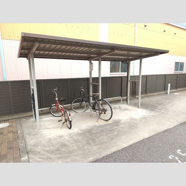 現地周辺 (駐輪場)