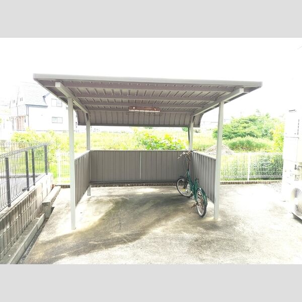 現地周辺 (駐輪場)