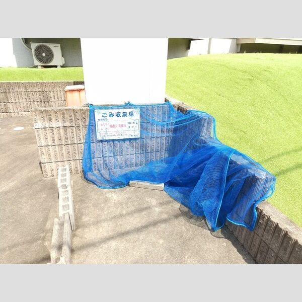 現地周辺 (ゴミ置き場)