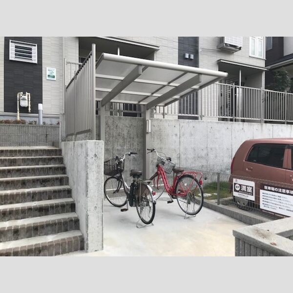 現地周辺 (駐輪場)