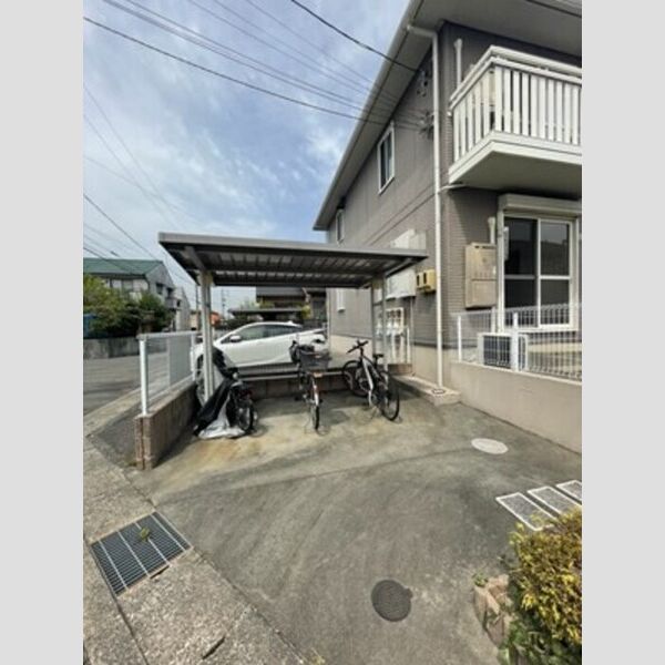 現地周辺 (駐輪場)