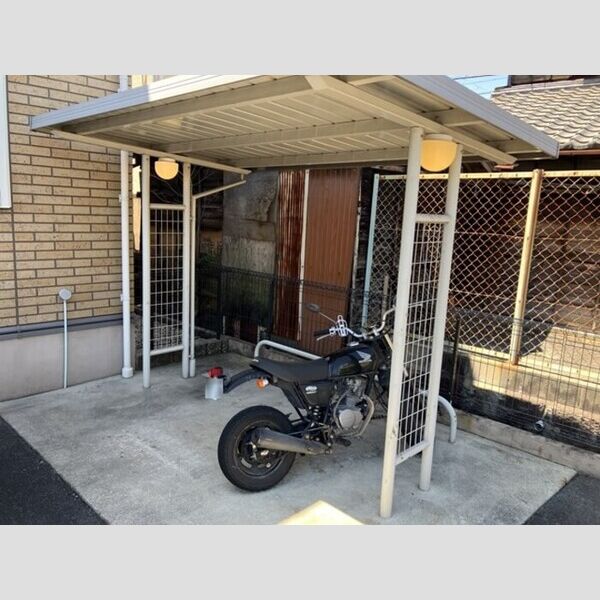 現地周辺 (駐輪場)