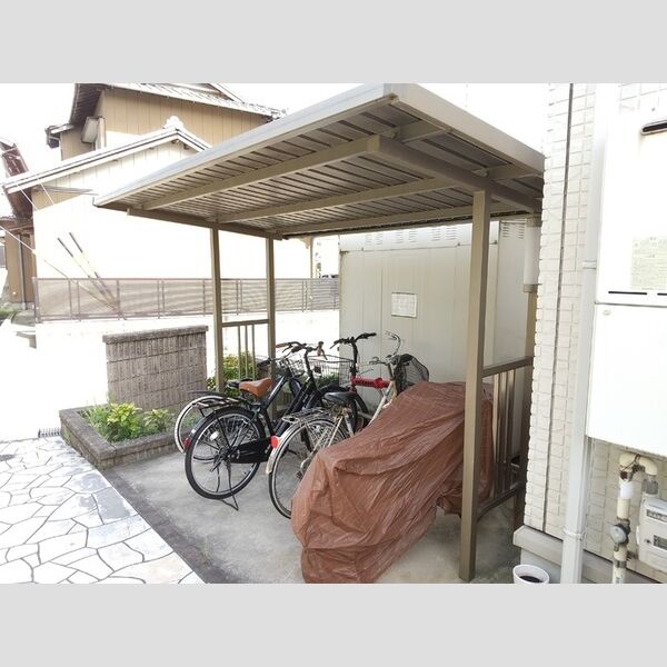 現地周辺 (駐輪場)