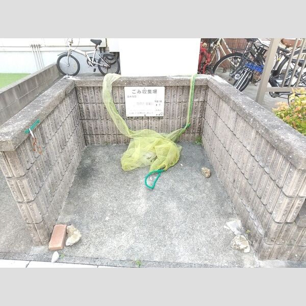 現地周辺 (ゴミ置き場)