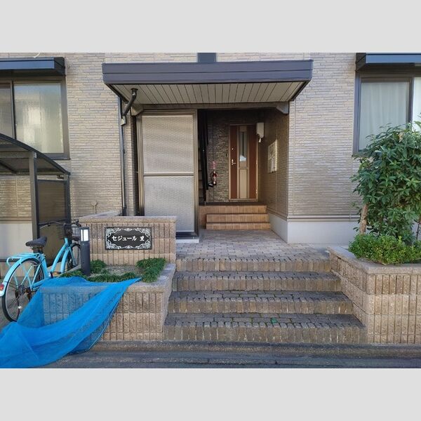 エントランス (入口)