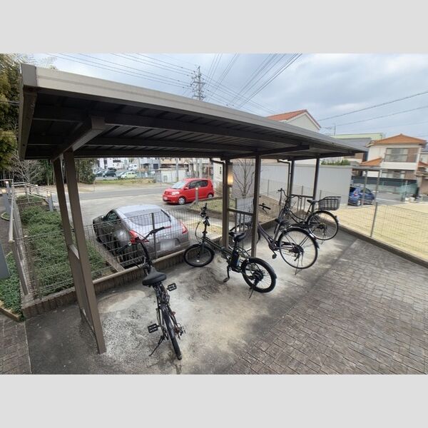 現地周辺 (駐輪場)