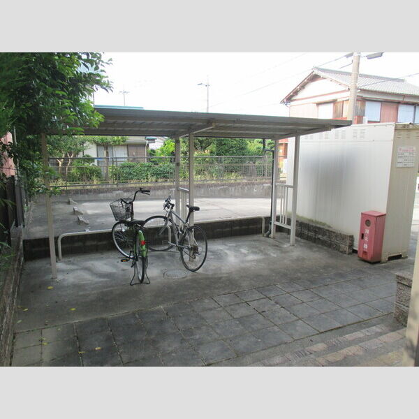 現地周辺 (駐輪場)