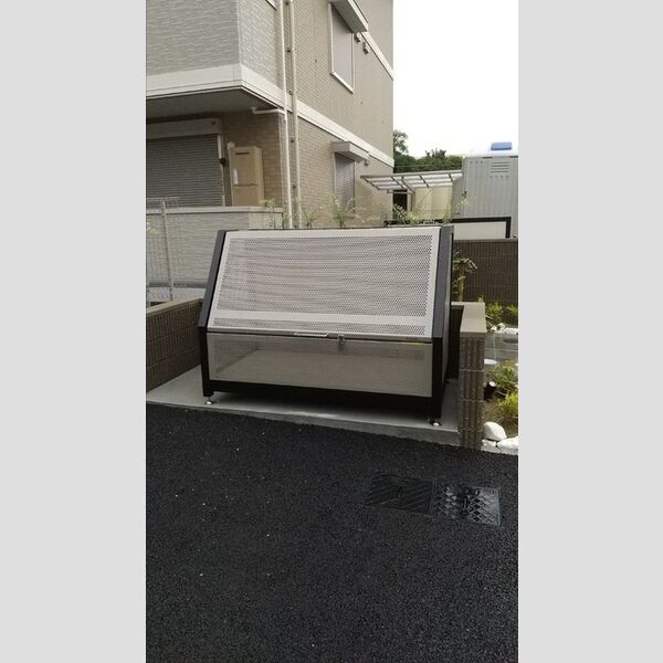 現地周辺 (ダストボックス)