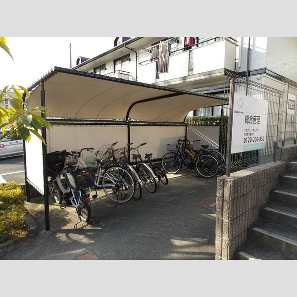 現地周辺 (自転車置き場)