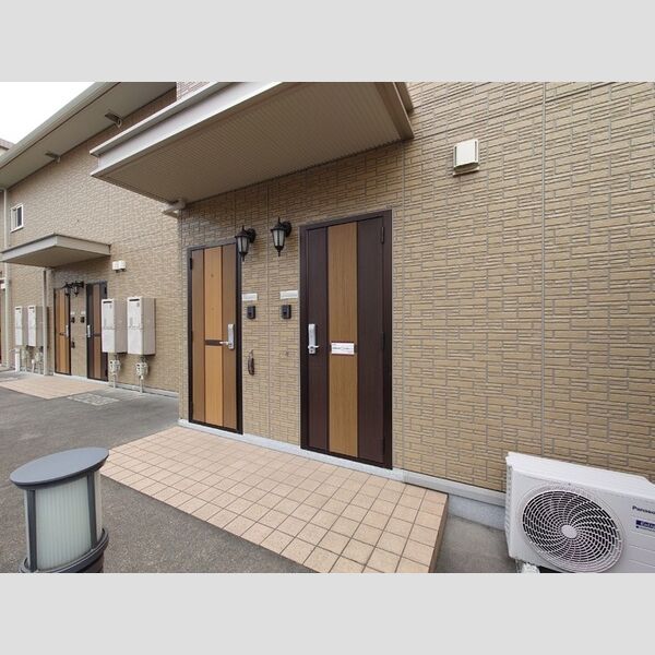 エントランス (玄関前)