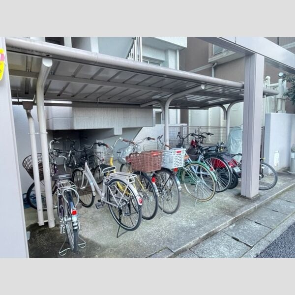 現地周辺 (駐輪場)