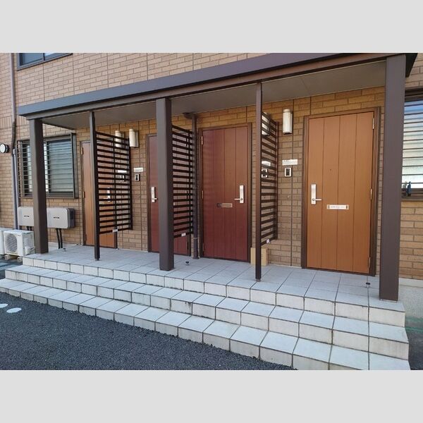 エントランス (玄関前)