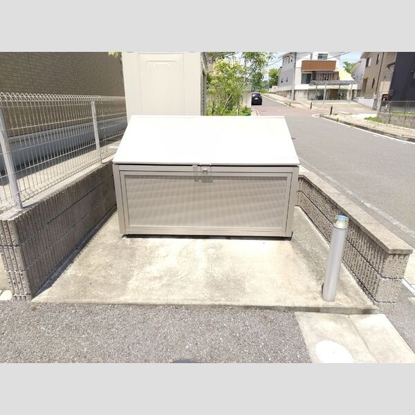 現地周辺 (ゴミ置き場)