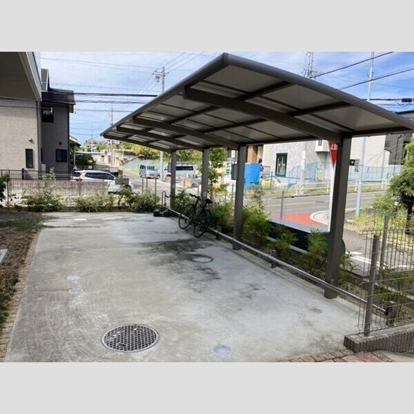現地周辺 (駐輪場)