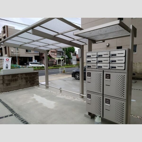 現地周辺 (駐輪場・宅配BOX)