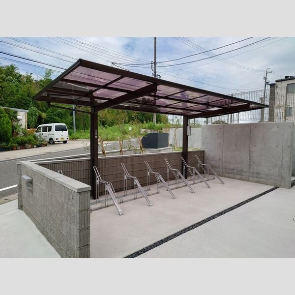 現地周辺 (駐輪場)