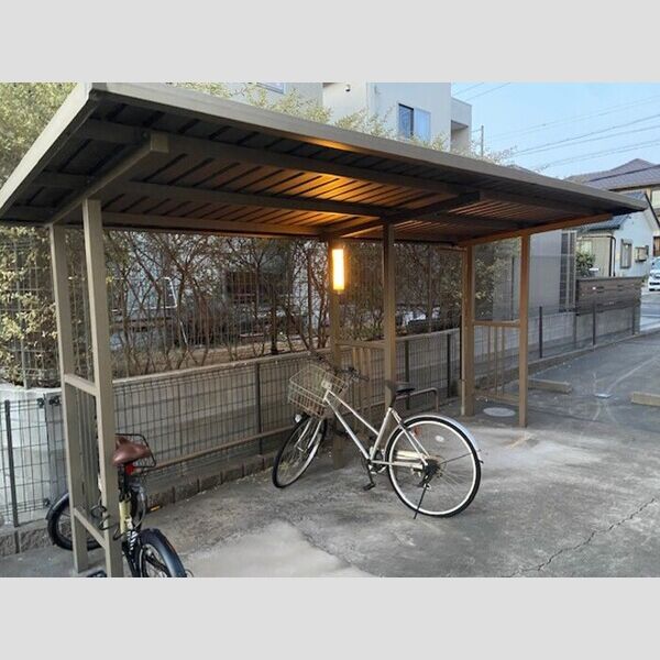 現地周辺 (自転車置き場)