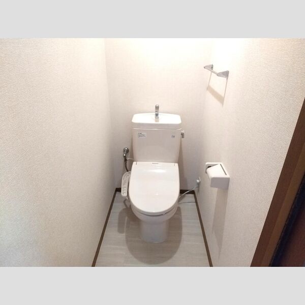 トイレ (トイレ)
