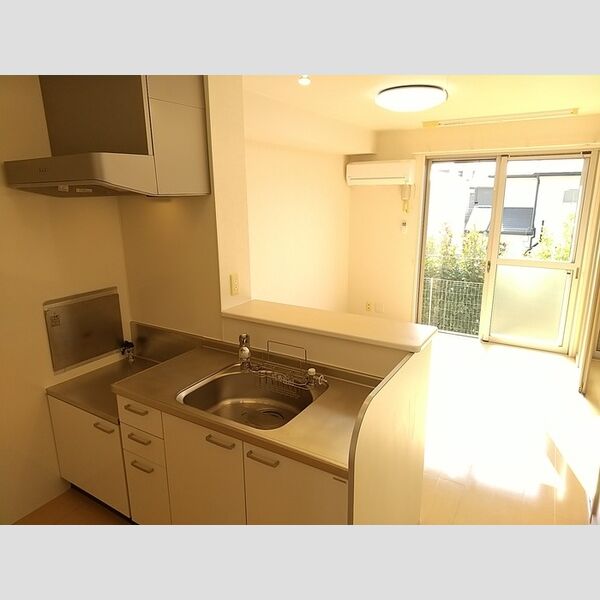 居室・リビング (リビング(エアコン、照明、室内物干し付き))