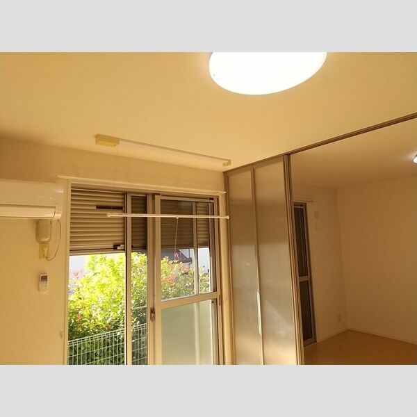 その他設備 (エアコン、照明、室内物干し、シャッター雨戸付き)