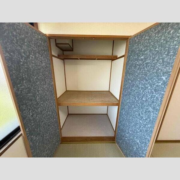 居室・リビング (和室物入)