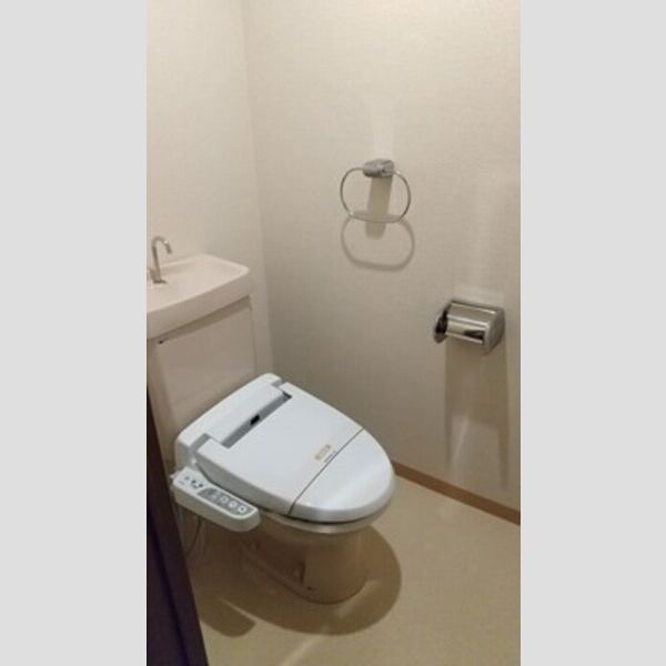 トイレ (トイレ)