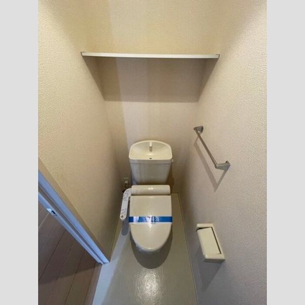 トイレ (トイレ)