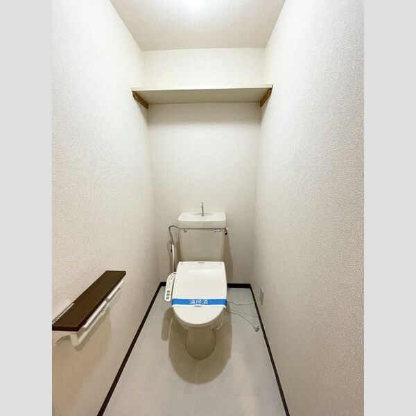 トイレ (トイレ)
