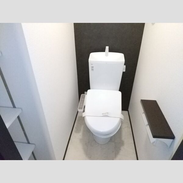 トイレ (トイレ)