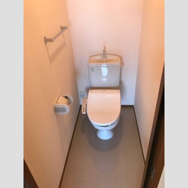 トイレ (トイレ)