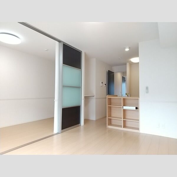 居室・リビング (リビング(エアコン、照明付き))