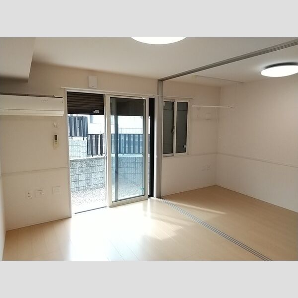 居室・リビング (リビング(エアコン、照明付き))