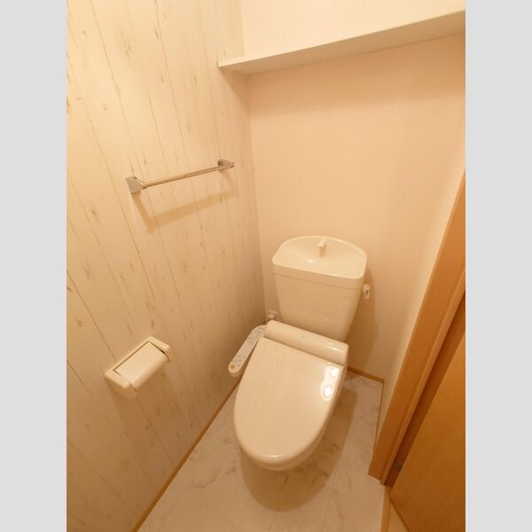 トイレ (トイレ)