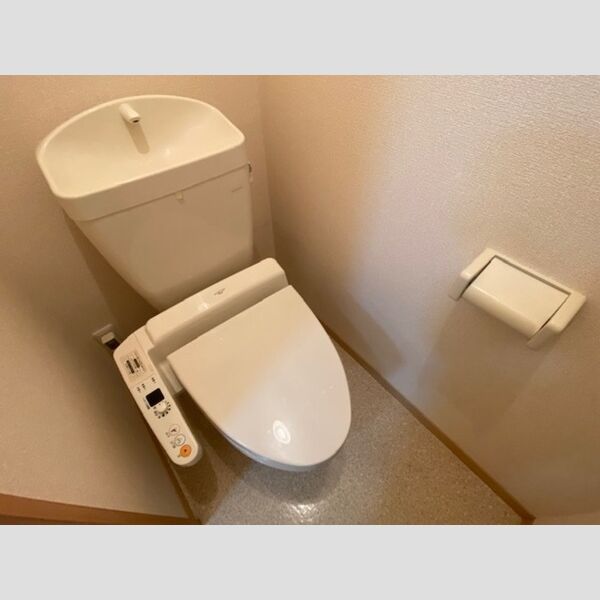 トイレ (トイレ(温水洗浄便座付き))
