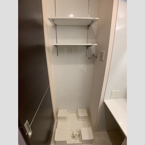 洗面所 (洗濯機置き場)