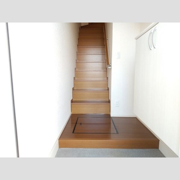 玄関 (室内階段)