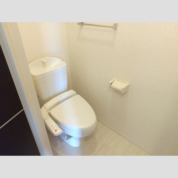 トイレ (トイレ)