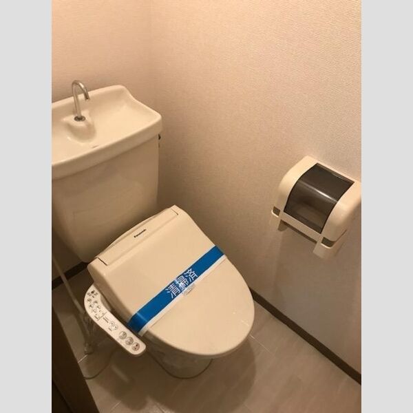 トイレ (トイレ)