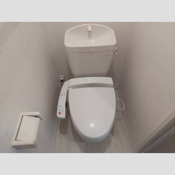 トイレ (トイレ)